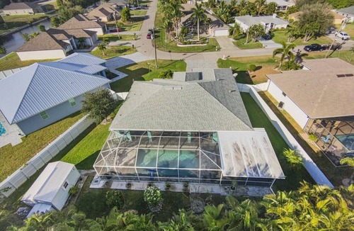 Trafalgar House | 4BR Coastal Escape Heated Pool & BBQ Lounge