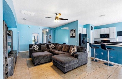Crescent Lakes House | 4BR Lake View Villa, West Pool, Gated, Near Disney