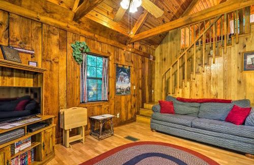 Tellico Plains House | 5 Acres, Backyard Creek! Cabin in Tellico Plains