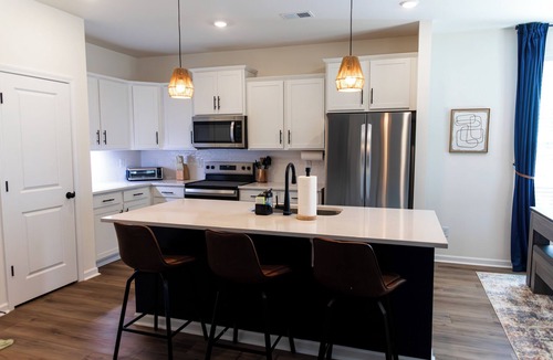 Central House | 5 BED - 3 BA NEW HOME-JULY 4–CLEMSON—SUMMER