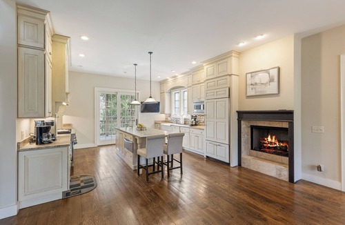 Highlands House | 5-bedroom 3-Story Home w/3 Car Garage In Gated Community +Pool Table +Huge Deck