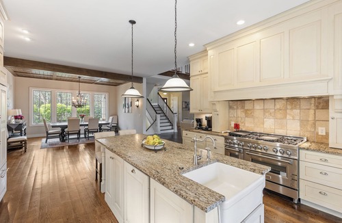 Highlands House | 5-bedroom 3-Story Home w/3 Car Garage In Gated Community +Pool Table +Huge Deck