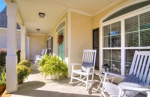 Evans House | 5 Bedroom Masters Rental with Pool and River Access