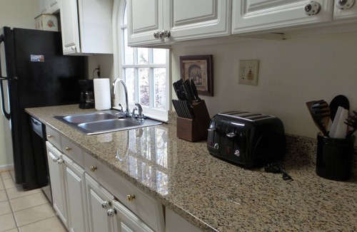 Bogart House | 5 bedrooms/10 beds Beautiful Lake view! Long term and Monthly rentals Welcome!