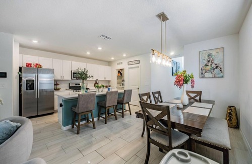 Zephyrhills House | 5 BR Home/Sleeps 10/3 Offices/Fenced/Garage