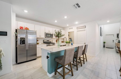 Zephyrhills House | 5 BR Home/Sleeps 10/3 Offices/Fenced/Garage
