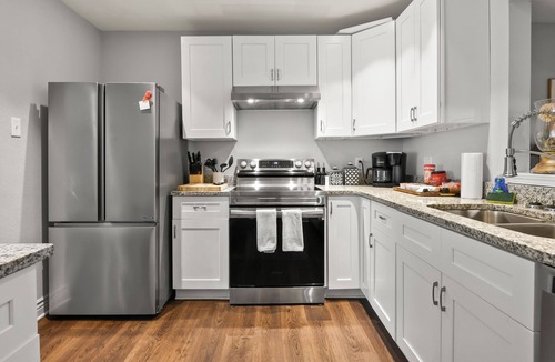 Long Beach House | 5 king beds, bonus room, rare find! Walk to beach