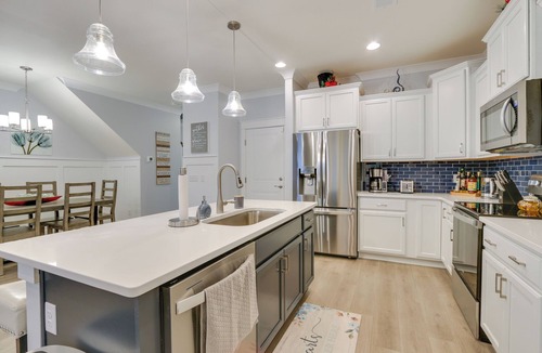 Spanish Wells House | 5 Mi to Beach: HHI Townhome w/Screened Porch