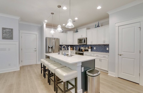 Spanish Wells House | 5 Mi to Beach: HHI Townhome w/Screened Porch