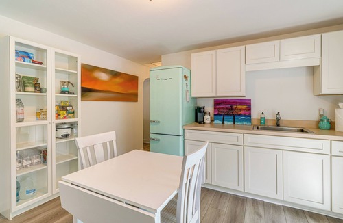 Vero Beach House | 5 Mi to Vero Beach: Vintage Home w/Sauna & Grill!