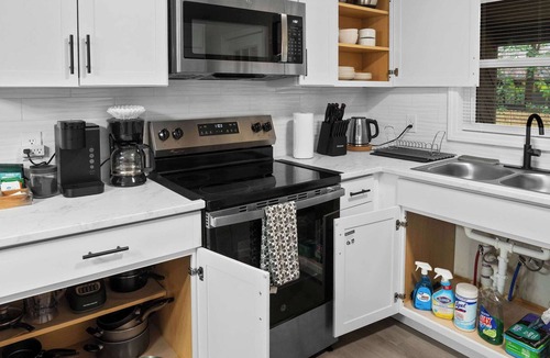 Southwest Raleigh House | 5 Min to Downtown - Desk - Fenced Yard - Wi-Fi