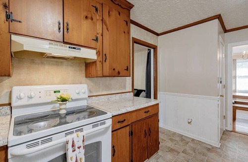 Forest Acres House | 5 mins to Fort Jackson - The Wooded Hilltop Ranch