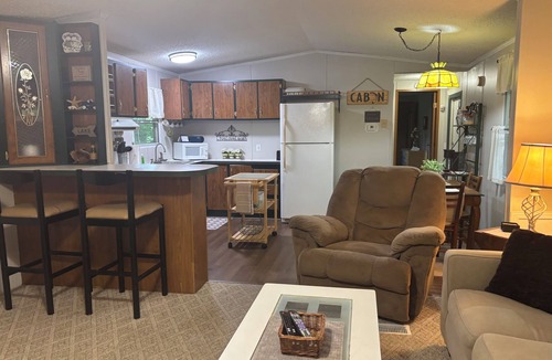 Baxter House | 5 minutes from Burgess Falls! Fish, canoe & paddle boating on private property.