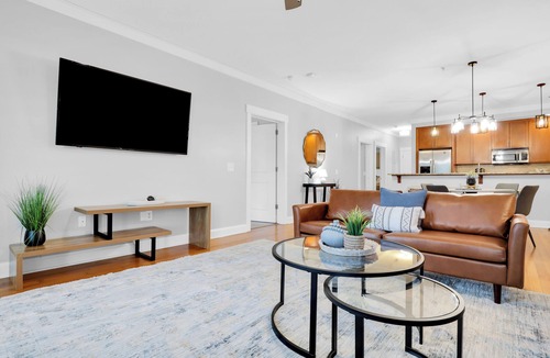 Old West Broad Neighborhood House | 5 Units w/Free Parking Walkable Historic District | The Juliette by AvantStay