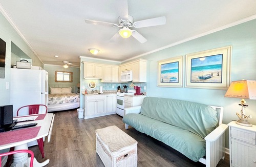 Atlantic Beach Condo | 50 Steps to Private Beach Oceanside Community 1st Floor Pool Kitchen BBQ Grills