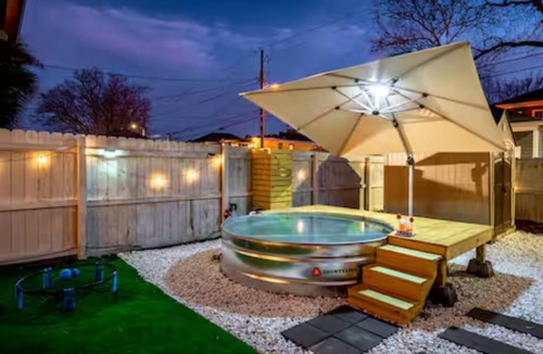 Dixon Park House | 517 E Henry · Stylish Getaway | Pool & Courtyard