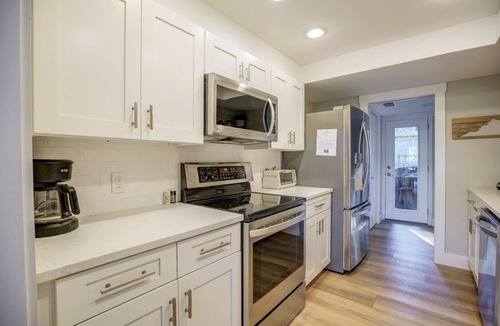 Sea Pines House | 53 Woodbine: Beautifully Updated 3 Br Villa Golf Views Free Bikes