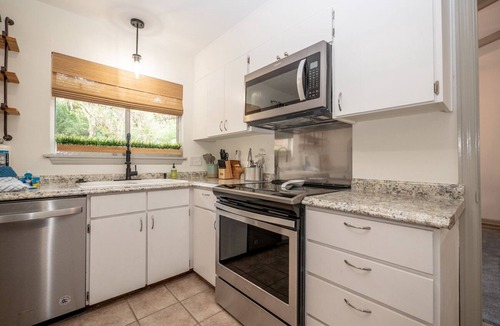 Lawton Woods House | 55 Lawton: Pet Friendly, Modern Luxury, Remodeled Sea Pines Home. Free Bikes