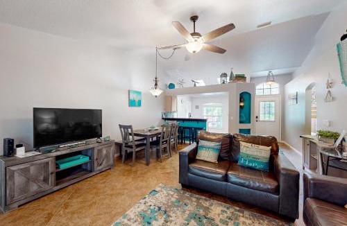 Lakewood Park House | 5611 Eastwood Dr