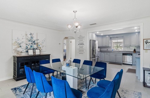 St. Petersburg House | 5bd/3.5ba BIG House w/POOL near Pinellas Park.