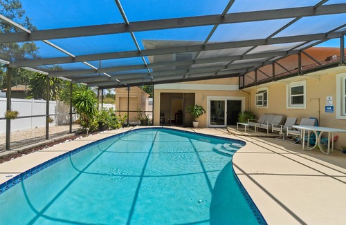 St. Petersburg House | 5bd/3.5ba BIG House w/POOL near Pinellas Park.