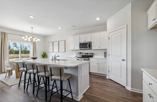 Wilmington House | 5BR/3BT+ Lake + Games Room+ Office+ Near Beaches