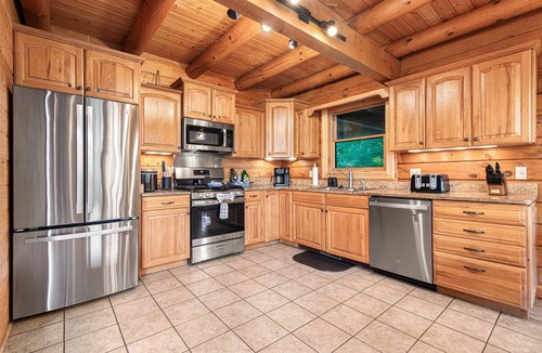 Robbinsville Cabin | 5BR Cabin on Fontana Lake | Dock, Hot Tub, Game Rm