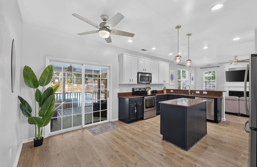 Summerville House | 5BR | Heated Pool, Hot Tub, Fire Pit & Backyard