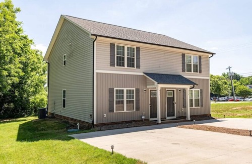 Kannapolis House | 6 Bedrooms | Sleeps 16 | Great Area