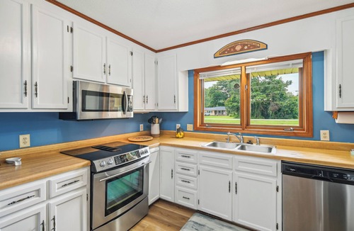 Myrtle Beach House | 6 Mi to Beach: Myrtle Beach Escape w/Sunroom!