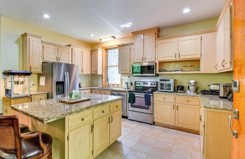Seneca House | 6 Mi to South Cove Boat Ramp! Lake Keowee Escape