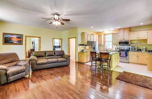 Seneca House | 6 Mi to South Cove Boat Ramp! Lake Keowee Escape