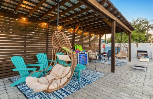 South Bradenton House | 6 Min to IMG - Heated Pool w Slide - Putt Putt
