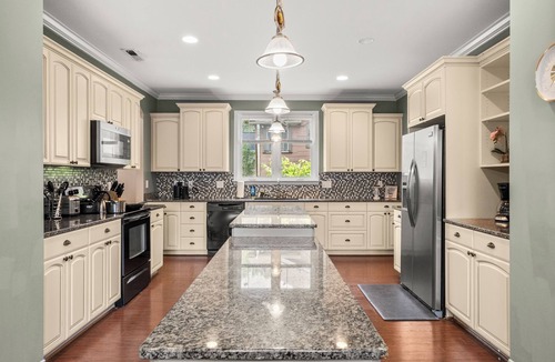 Biddleville House | 6bd 4bth, 9 beds - Uptown, Airport, Blume, Nascar HOF & BOA Stadium
