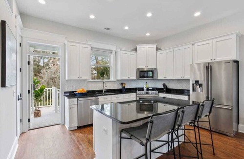 Whitemarsh Island House | 6BR Estate & Cottage | Hot Tub | Near Beach