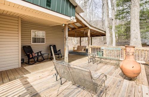 Hayesville House | 7 Mi to Lake Chatuge: Creekside Cabin w/Decks!