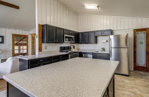 Havelock House | 7 Mi to Neuse River! Family Home w/Poolside Oasis