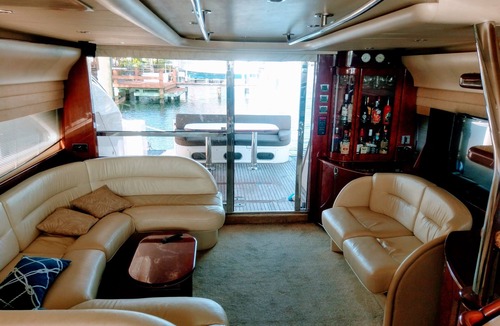 Maximo Boat Rental | 70FT Ultra Luxury Yacht