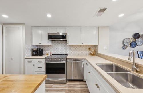 Shelter Cove House | 7158 Harbourside