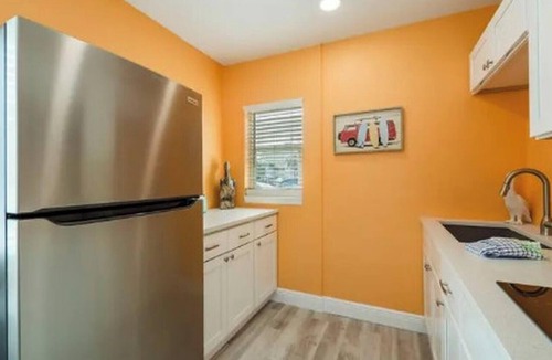 St. Pete Beach Condo | 🌴8 Individual Units🌞Near Beach/Restaurants🐠Pool☀ The Lofts 1-7