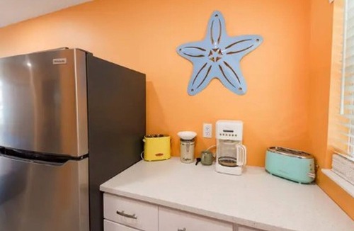 St. Pete Beach Condo | 🌴8 Individual Units🌞Near Beach/Restaurants🐠Pool☀ The Lofts 1-7