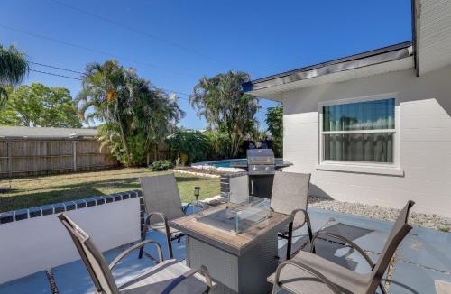 Bradenton House | 8 Mi to Beaches: Bradenton Home w/Poolside Oasis!