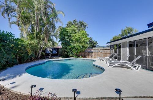 Bradenton House | 8 Mi to Beaches: Bradenton Home w/Poolside Oasis!