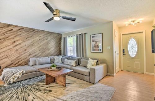 Bradenton House | 8 Mi to Beaches: Bradenton Home w/Poolside Oasis!