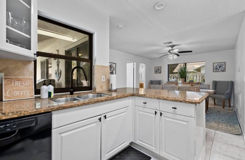 Tropic Palms House | 8 Min to Atlantic Ave and BEACH w/Heated Salt Pool