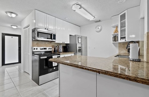 Tropic Palms House | 8 Min to Atlantic Ave and BEACH w/Heated Salt Pool