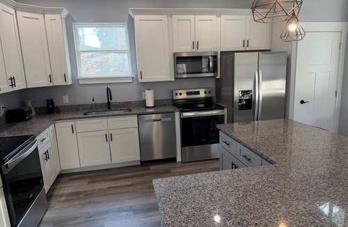 Flat Hollow Marina House | 8BR Lakefront Lux Retreat: Private Dock, Sleeps 28