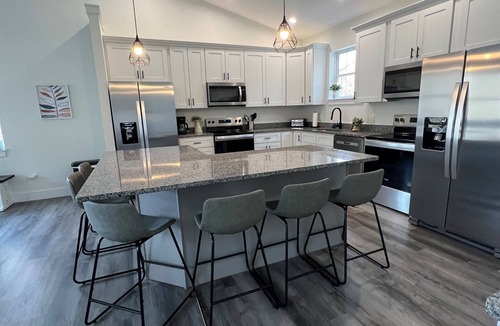 Flat Hollow Marina House | 8BR Lakefront Lux Retreat: Private Dock, Sleeps 28