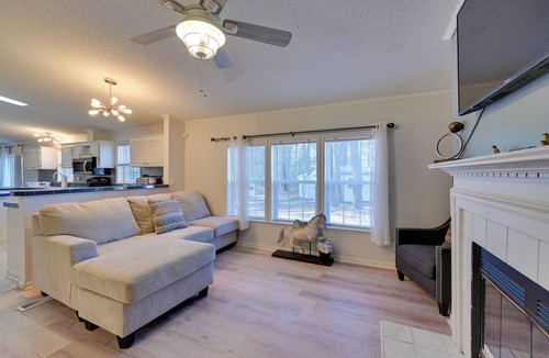 Crisp House | 9 Mi to ECU: Pet-Friendly Greenville Home w/Deck