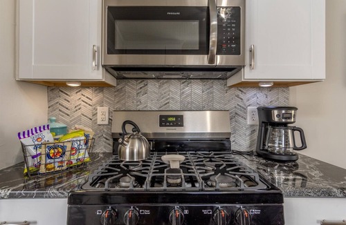New Bern House | A beautiful balanced 2-bedroom bungalow near quaint downtown New Bern